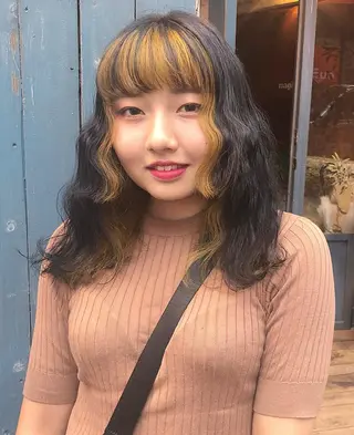 ミディアム カラー ブリーチ、パーマ 西部笑のヘアスタイル