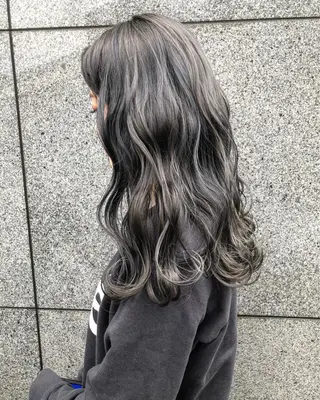 セミロング REVE所属・TAKU 美容師のヘアスタイル