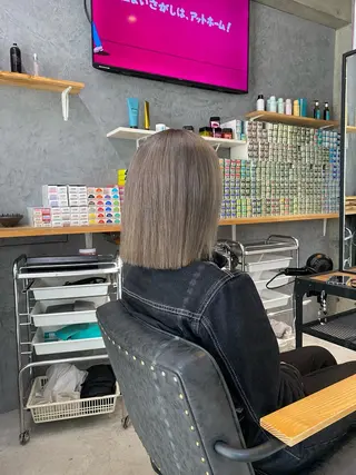 ショート カラー SUONO所属・ブリーチムラ修正 /ハイトーン/青砥大のヘアスタイル