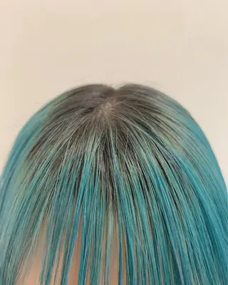 ミディアム カラー iLi所属・iLi 《イリ》のヘアスタイル