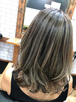 ミディアム カラー THREE所属・THREE 関根大のヘアスタイル