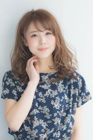 カラー ヘアアレンジ ネイル マツエク・マツパ セミロング 寺島 伸のヘアスタイル