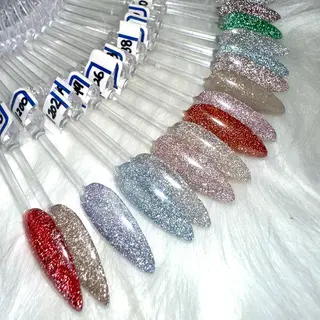 ネイル ガールネイルサロン所属・ガール　ネイルサロン 垣内　英里のネイルデザイン