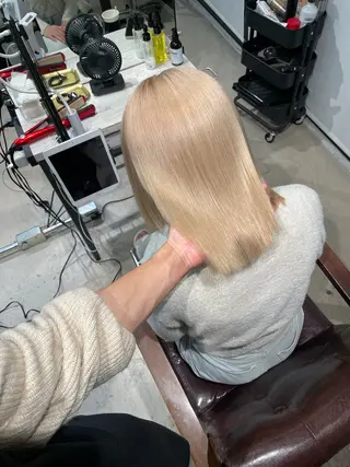 ショート youres hair 新宿3丁目店所属・🍫ハイトーン✖︎ 縮毛矯正🍫柴田のヘアスタイル