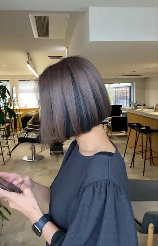 ミディアム カラー エミタス 三年坂(Emitas.)所属・岡村 莉穂のヘアスタイル