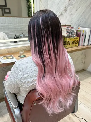 ロング ブロンドブリーチ カラーシールエクステのヘアスタイル