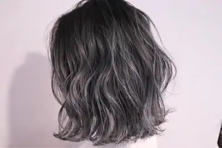 ミディアム 柳原 実央のヘアスタイル