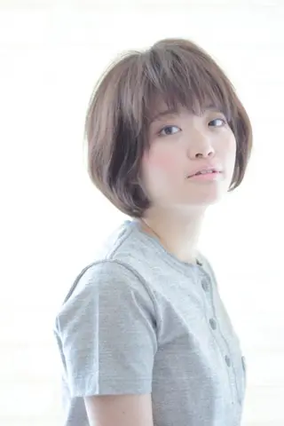 ショート カラー neolive emのヘアスタイル