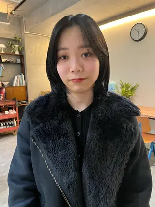 ミディアム レイヤーカット\ウル フ　chinatsuのヘアスタイル