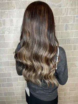 ロング ブリーチ毛矯正.髪質 改善.髪にドラマをのヘアスタイル