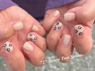 ネイル 727 nailのネイルデザイン