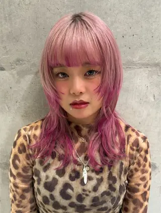 ミディアム カラー TAKUMI ハイトーン/ウルフのヘアスタイル