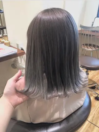 ミディアム カラー 梅山 美侑のヘアスタイル