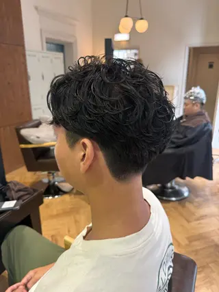 ショート パーマ メンズ 溝口 槙里也のヘアスタイル