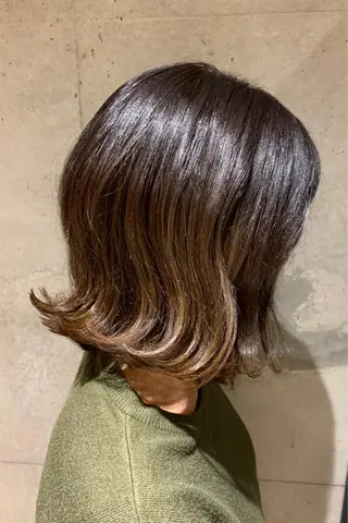 ミディアム カラー ハイライトが 得意なニキです😊のヘアスタイル