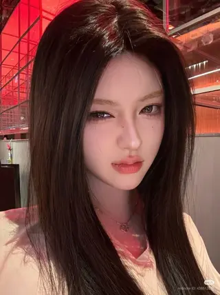 ロング カラー SAKURA 〖ベージュ系カラー〗のヘアスタイル