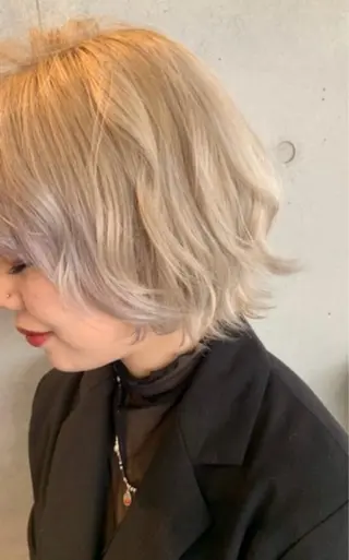 ショート カラー ヘアアレンジ アニメ髪・ウルフ🦇 樋口莉夏のヘアスタイル