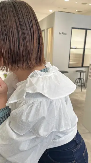 ミディアム オリーブベージュ/ ブリーチなし透明感のヘアスタイル