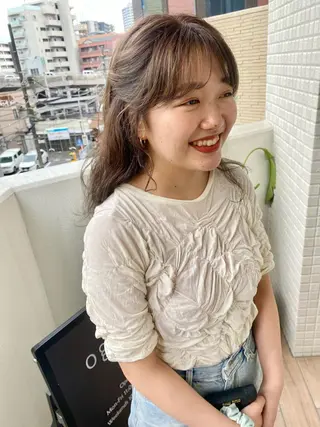 カラー 透けるベージュ/ 艶カラー♡のヘアスタイル