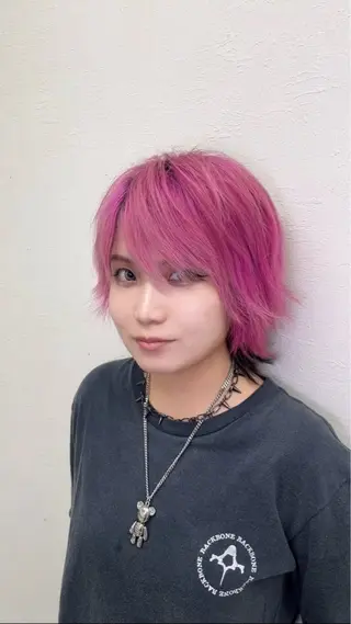 ショート ブリーチカラー AYANEのヘアスタイル