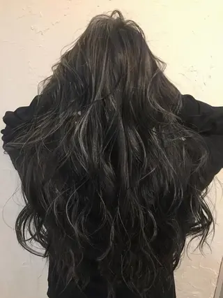 ロング カラー 韓国レイヤー外国人風 透明感カラー髪質改善のヘアスタイル