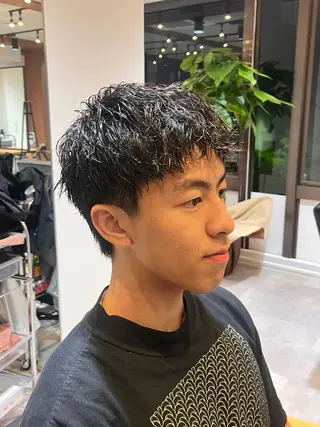 ショート パーマ メンズ fifthパーマ透明 感カラー✨齊藤晋壱朗のヘアスタイル