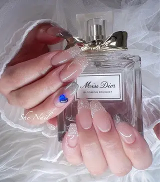 ネイル She_nail所属・ELSA_ Bellaのネイルデザイン