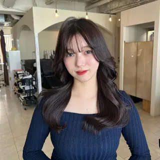ロング Maho/海外 レイヤー/ハイトーンのヘアスタイル