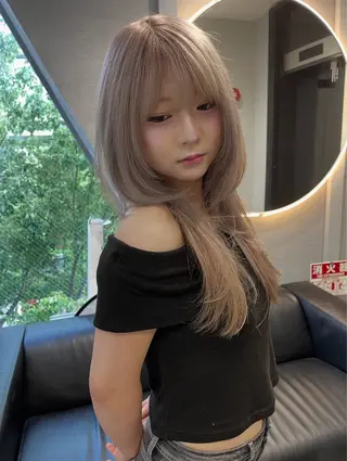 ロング カラー 宮崎　達也 ミルクティーベージュのヘアスタイル