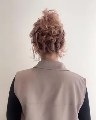 ロング カラー ヘアアレンジ 耳つぼ屋さん ‎🤍りりのヘアスタイル
