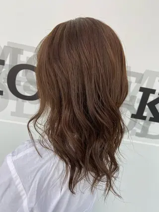 ミディアム カラー Amour なぐらのヘアスタイル