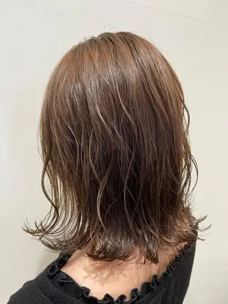 ミディアム カラー Amour なぐらのヘアスタイル