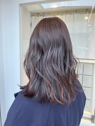 ミディアム 西垣 佳苗のヘアスタイル