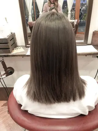 セミロング カラー いしだ みさきのヘアスタイル