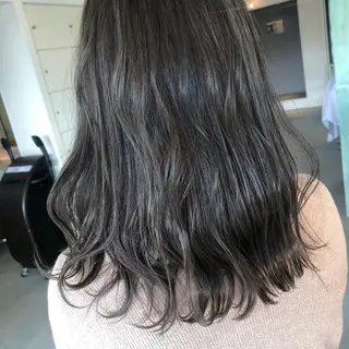 ミディアム カラー 小森 樹奈のヘアスタイル