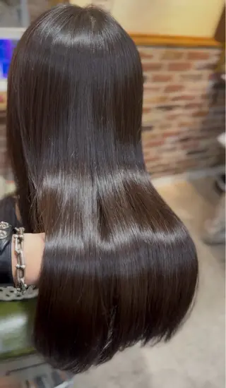 ロング 飯星慧斗 /ブリーチ、縮毛矯正のヘアスタイル