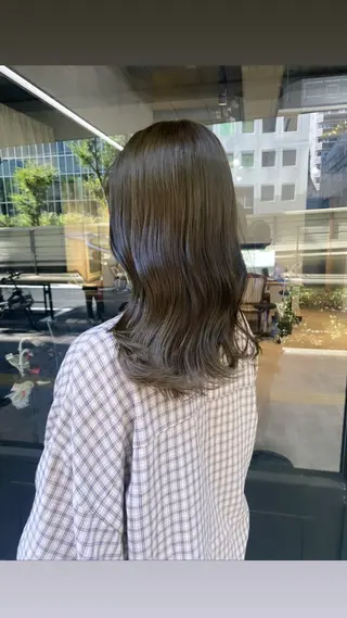 ロング ブリーチなしダブルカ ラー🩶manamiのヘアスタイル