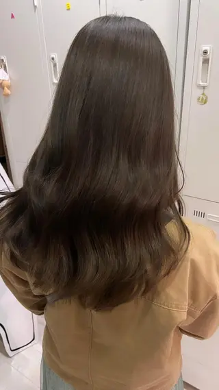 ロング カラー N° uairo 川崎店【ユアイロ】のヘアスタイル