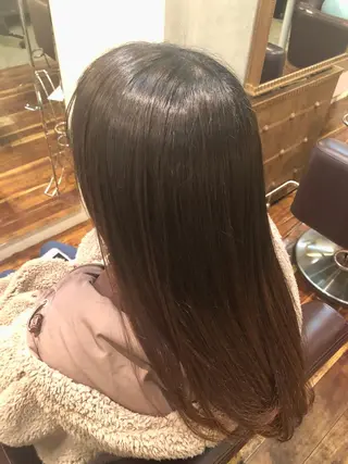 ロング 岩谷 愛依のヘアスタイル