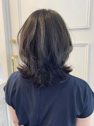 ミディアム カラー 安藤 佑衣のヘアスタイル