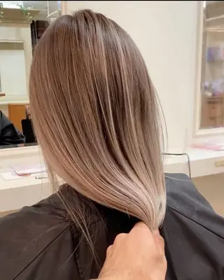 ロング カラー yosuke 梅田/バレイヤージュのヘアスタイル