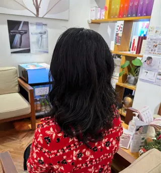 セミロング パーマ 吉田 新平のヘアスタイル