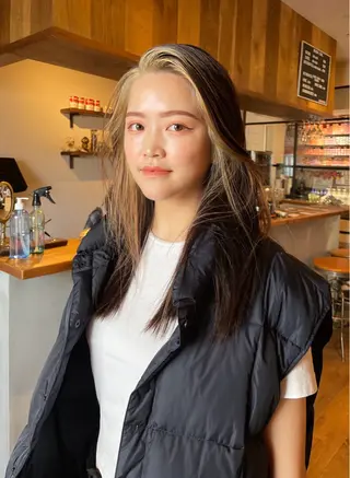 セミロング カラー ファッションに 溶け込むstyleのヘアスタイル