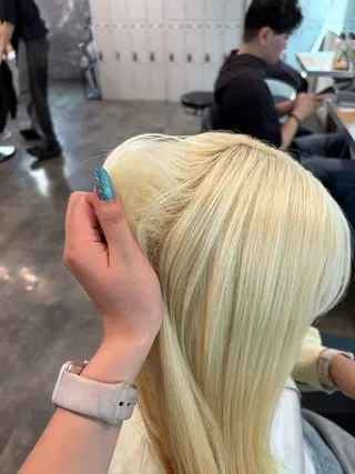ロング カラー ハイトーンブロンド 横浜💞ミオのヘアスタイル