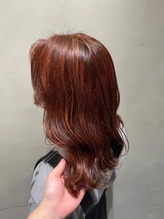 ミディアム カラー 志賀 楓のヘアスタイル