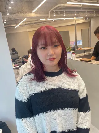 ミディアム カラー yui/ layer cutのヘアスタイル