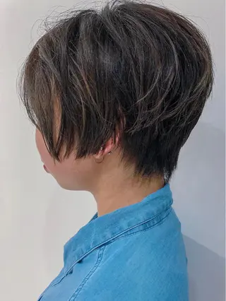 ショート nuu所属・💜ショート💜 ウルフ、ボブ二色亜美のヘアスタイル