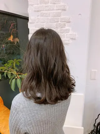 セミロング Dahlia所属・Dahlia 鈴木のヘアスタイル