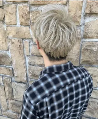 ショート カラーリスト菅澤 岳のヘアスタイル