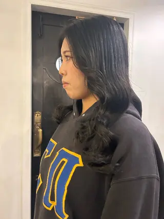 ロング COMEG HEAD 上乃裏所属・宮前 芽衣のヘアスタイル